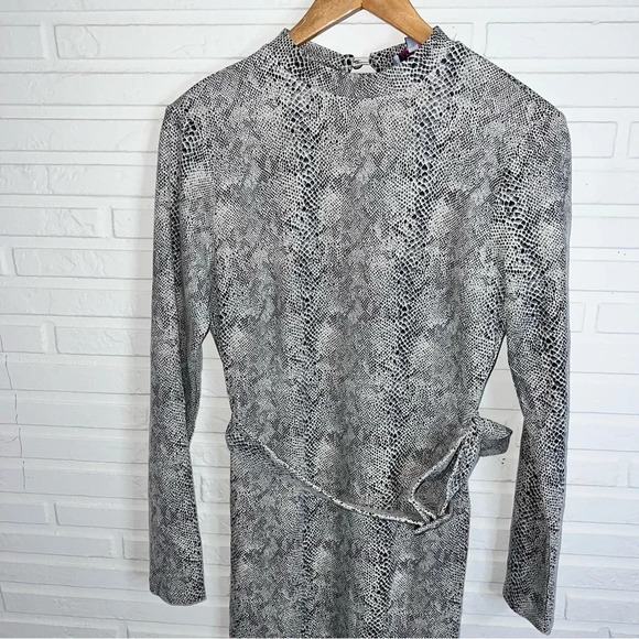 Madrag Vintage Black Cream Snake Skin Open Back Long Sleeve Dress, Size Medium - Picture 3 of 8